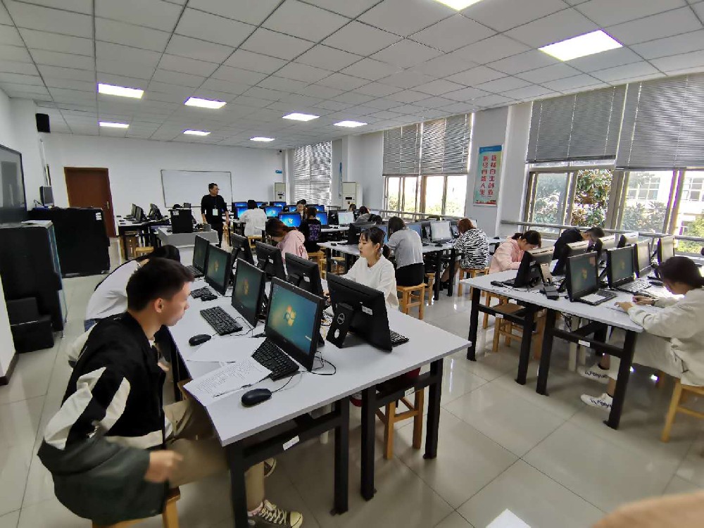 无锡市职业培训项目-商务大数据分析师考核现场.JPG